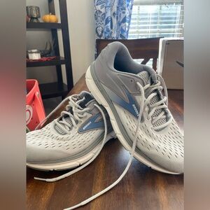 Brooks dyad 11 running shoes